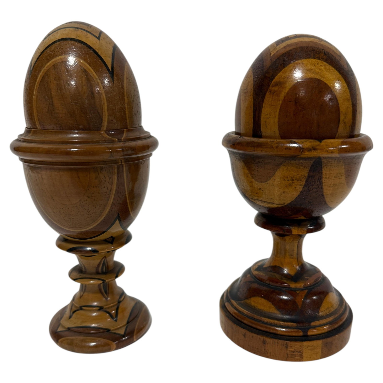 Pair of English Folk Art Wooden Darning Eggs with Stands Circa 1900 and Later: Pair of English Folk Art Wooden Darning Eggs with Stands Circa 1900 and Later This set features two English treenware darning eggs with stands, crafted in wood around 1900 and later. These folk art ob