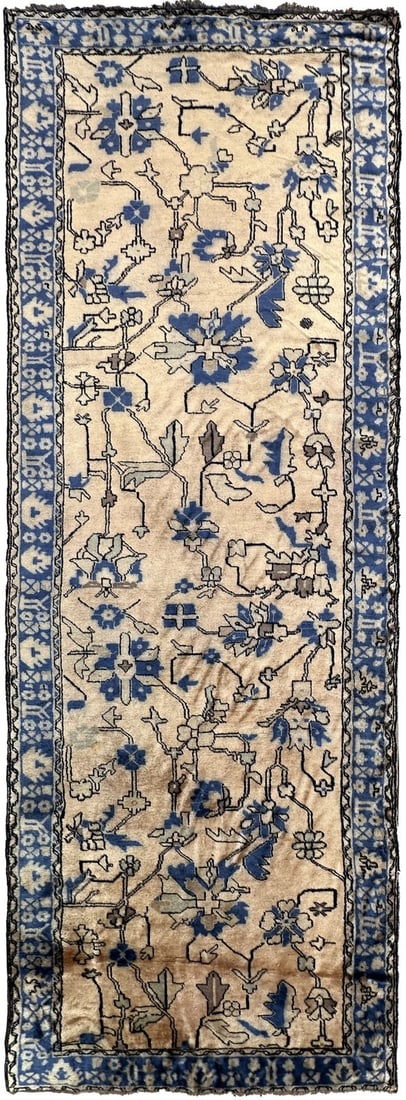 Circa 1900 Turkish Oushak wool runner rug 130cm x 371cm: Circa 1900 Turkish Oushak wool runner rug 130cm x 371cm Antique Turkish Oushak runner rug with a geometric floral vine design in beige and blue tones. It is hand-knotted and handmade, with a wool
