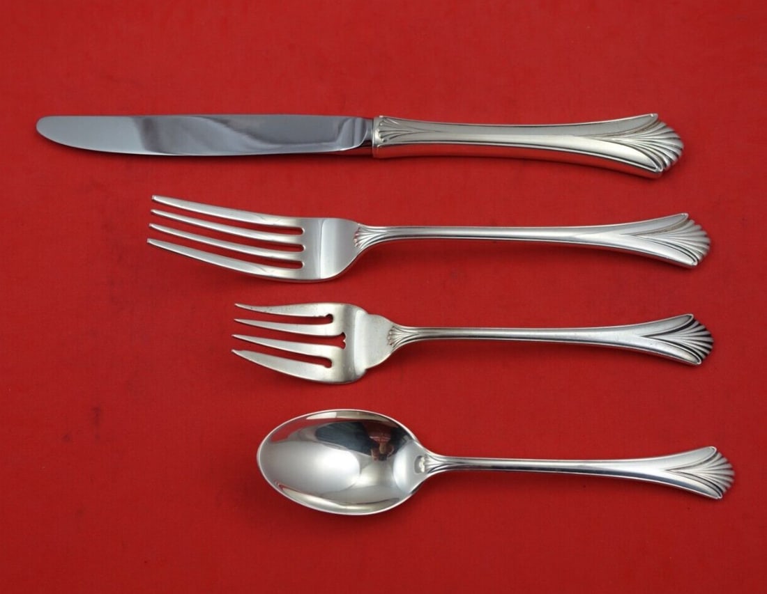 Lunt Regency Shell Sterling Silver 4pc Dinner Place Setting: Lunt Regency Shell Sterling Silver 4pc Dinner Place Setting Enhance your dining experience with the Regency Shell 4-piece dinner size place setting by Lunt. Crafted from high-quality sterling silver, 