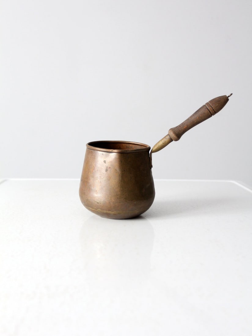 Antique Turkish Copper Coffee Pot with Wooden Handle: Antique Turkish Copper Coffee Pot with Wooden Handle Discover this exquisite antique Turkish copper coffee pot, perfect for a variety of kitchen tasks such as warming butter, rum, or ale, and browning