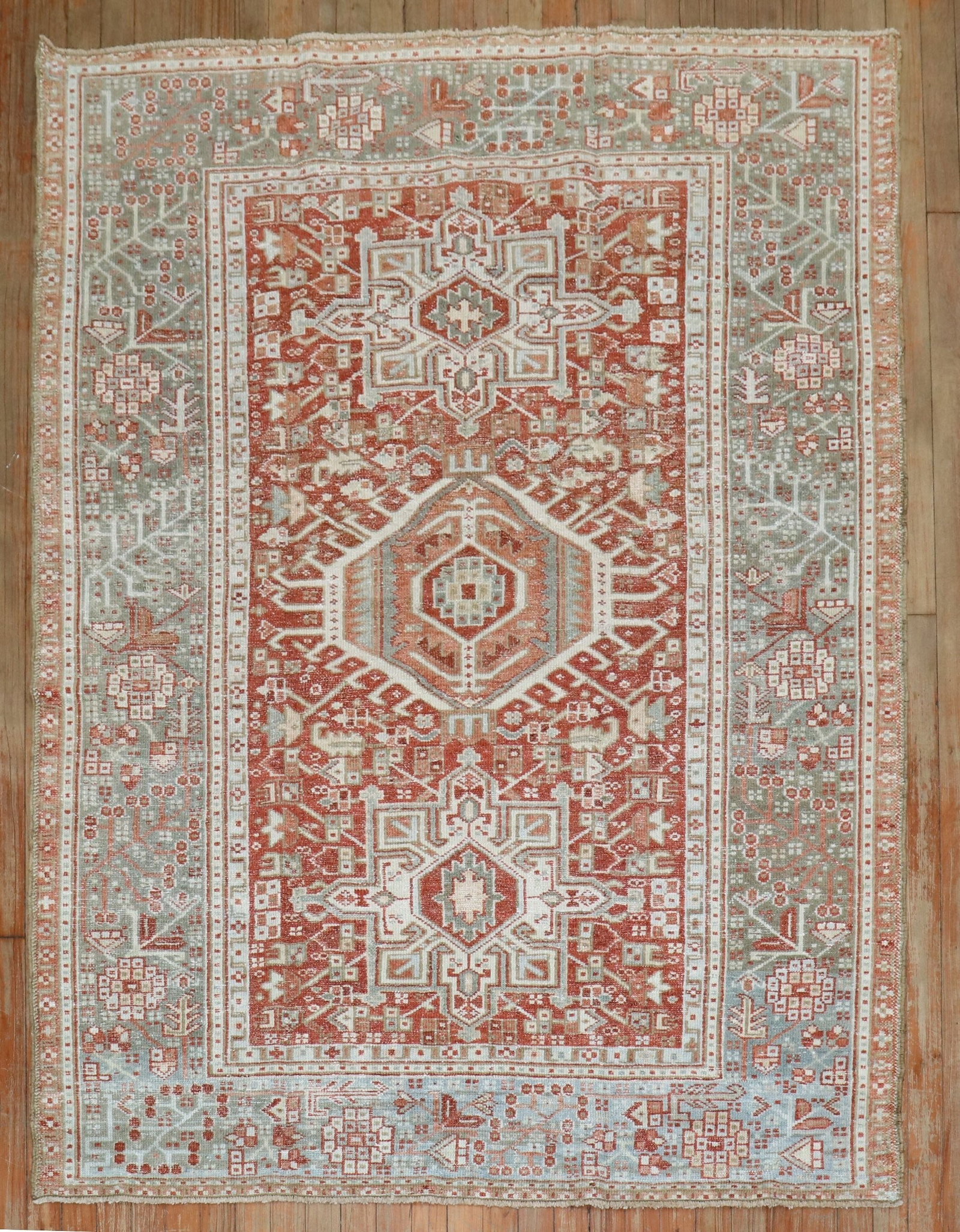 4' 9" x 6' 2" Persian Serapi Heriz Accent Rug 1930s: 4' 9" x 6' 2" Persian Serapi Heriz Accent Rug 1930s Pre-owned Persian Heriz Karadja rug from the 1930s in an accent size. Classified as a Serapi/Heriz type, this piece offers the character and craftsm