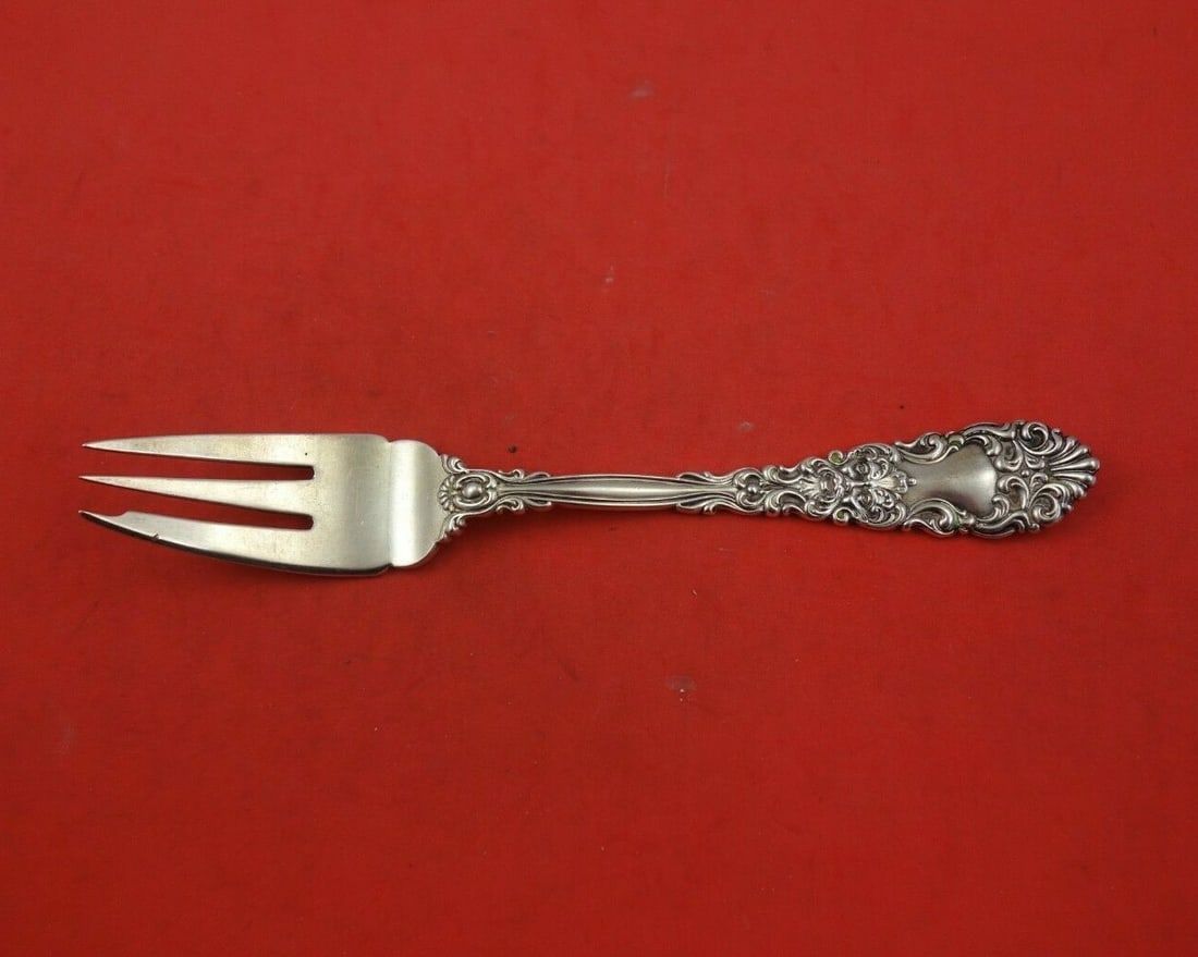 Renaissance Sterling Silver Pie Fork 7 1/8" by Dominick & Haff: Renaissance Sterling Silver Pie Fork 7 1/8" by Dominick & Haff Crafted by Dominick & Haff, this exquisite Renaissance pattern pie fork features a classic 3-tine design. Made from high-quality sterling