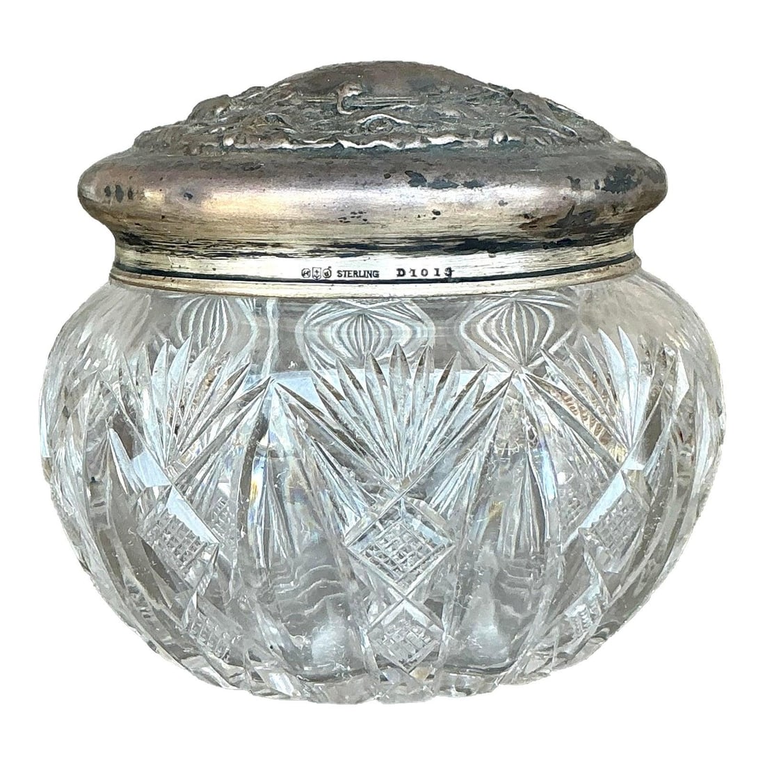 Vintage Regency Sterling Silver Crystal Lidded Bowl with Floral Motif: Vintage Regency Sterling Silver Crystal Lidded Bowl with Floral Motif Discover the timeless elegance of this vintage Regency lidded bowl, a perfect blend of refinement and regality. The bowl features 