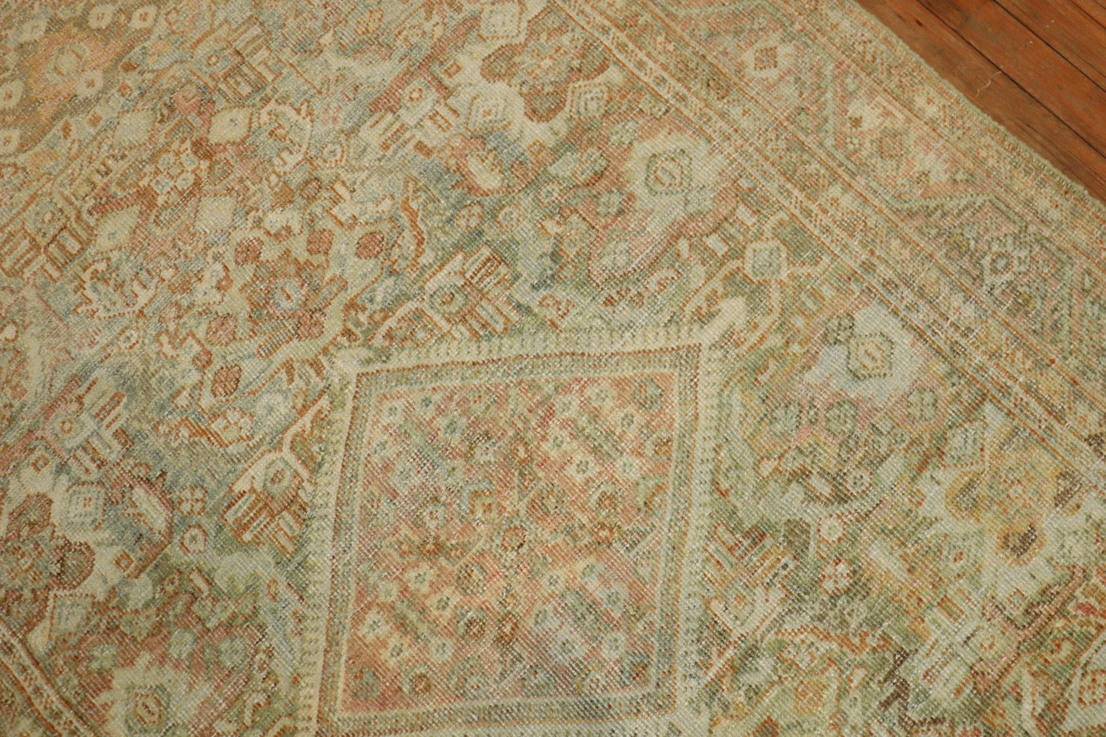 4' 4" x 6' 7" Persian Mahal Accent Rug in Pastel Tones: 4' 4" x 6' 7" Persian Mahal Accent Rug in Pastel Tones Early 20th century Persian Mahal rug in a pastel Shabby Chic style. This pre-owned accent rug features the soft, muted palette and classic charac