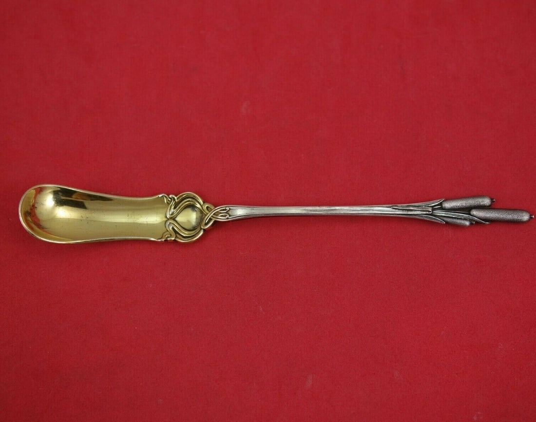 Durgin Cat Tails Sterling Horseradish Scoop Gold Wash Figural 6 1/4 Inch: Durgin Cat Tails Sterling Horseradish Scoop Gold Wash Figural 6 1/4 Inch This is a Durgin sterling silver horseradish scoop in the Cat Tails pattern, featuring a gold-washed finish and a figural desig