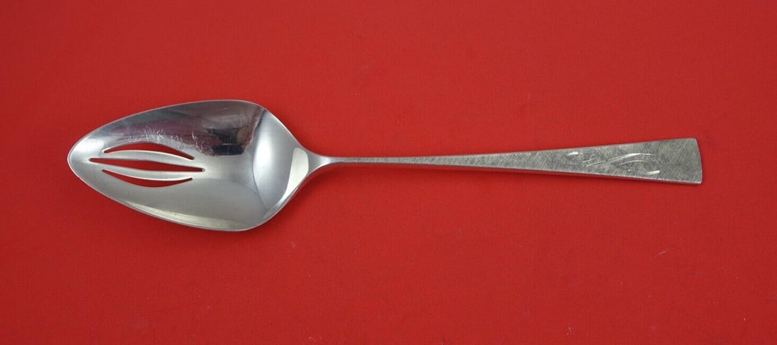 Reed and Barton Da Vinci Sterling Silver Pierced Serving Spoon 8.5": Reed and Barton Da Vinci Sterling Silver Pierced Serving Spoon 8.5" Elevate your dining experience with this exquisite 8 1/2" serving spoon from the renowned Da Vinci pattern by Reed & Barton. Crafted
