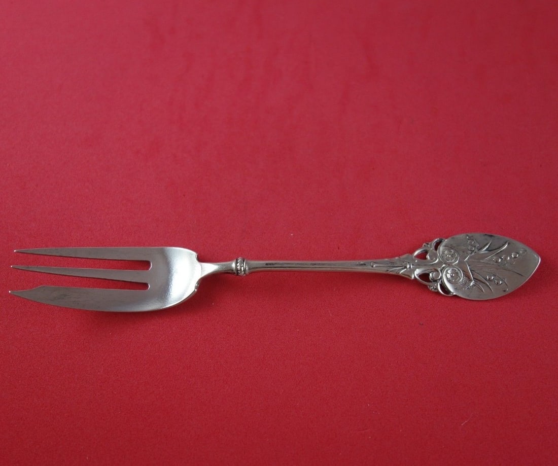 Gorham Lily aka 88 Sterling Silver Pastry Fork 6" 3-Tine: Gorham Lily aka 88 Sterling Silver Pastry Fork 6" 3-Tine Indulge in the elegance of the Lily aka 88 pastry fork by Gorham, crafted from high-quality sterling silver. This exquisite 6-inch fork feature