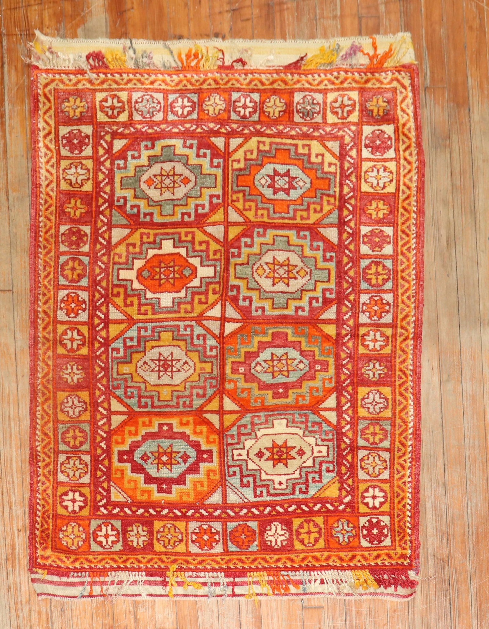 3' 6" x 4' 4" 20th Century Bergama Turkish Rug: 3' 6" x 4' 4" 20th Century Bergama Turkish Rug Pre-owned 20th century Turkish Bergama rug with a geometric pattern. Classified as a small, square rug. Specifications Origin: Turkey Type: Bergama Categ