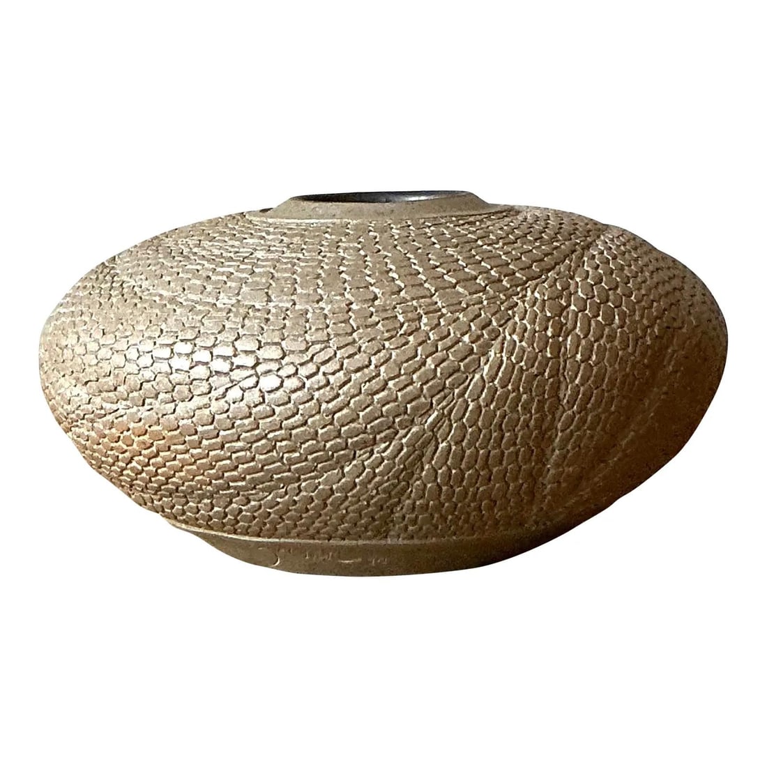 Stoneware Studio Vase With Reptile Scale Texture Boho Vintage 6.5 Inch: Stoneware Studio Vase With Reptile Scale Texture Boho Vintage 6.5 Inch This vintage studio pottery vase is meticulously hand-crafted from raw stoneware, featuring a matte terracotta exterior with a di