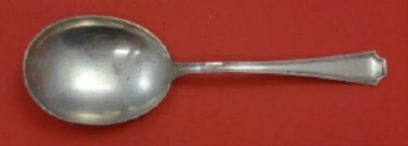 Durgin-Gorham Fairfax Sterling Silver Serving Spoon 9": Durgin-Gorham Fairfax Sterling Silver Serving Spoon 9" Discover the elegance of the Fairfax pattern by Durgin-Gorham with this stunning Sterling Silver Berry Spoon / Vegetable Spoon. Measuring 9 inche