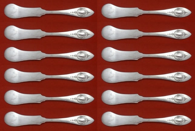 Lunt Mount Vernon Sterling Silver Butter Spreaders Set of 12: Lunt Mount Vernon Sterling Silver Butter Spreaders Set of 12 Enhance your dining experience with this exquisite set of 12 butter spreaders from Lunt, crafted from high-quality sterling silver. Each sp