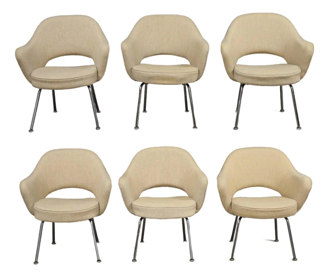 Mid Century Modern Eero Saarinen Beige Chairs Set of 6 Knoll: Mid Century Modern Eero Saarinen Beige Chairs Set of 6 Knoll This exquisite set of six mid-century modern executive dining chairs, designed by Eero Saarinen for Knoll, showcases a sophisticated oatmea