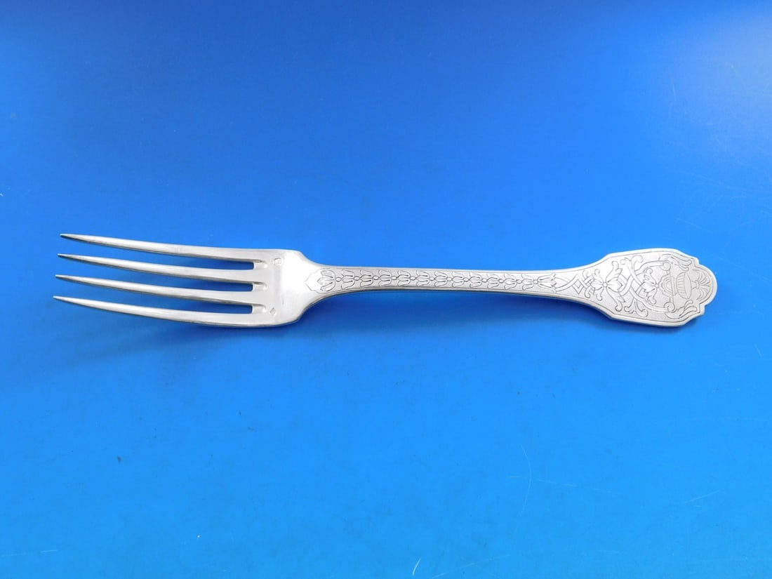 Puiforcat Soubise Sterling Silver Dinner Fork 7 7/8 Vintage Flatware: Puiforcat Soubise Sterling Silver Dinner Fork 7 7/8 Vintage Flatware Experience elegance with this vintage Soubise dinner fork by Puiforcat, crafted from high-quality sterling silver. Measuring 7 7/8 