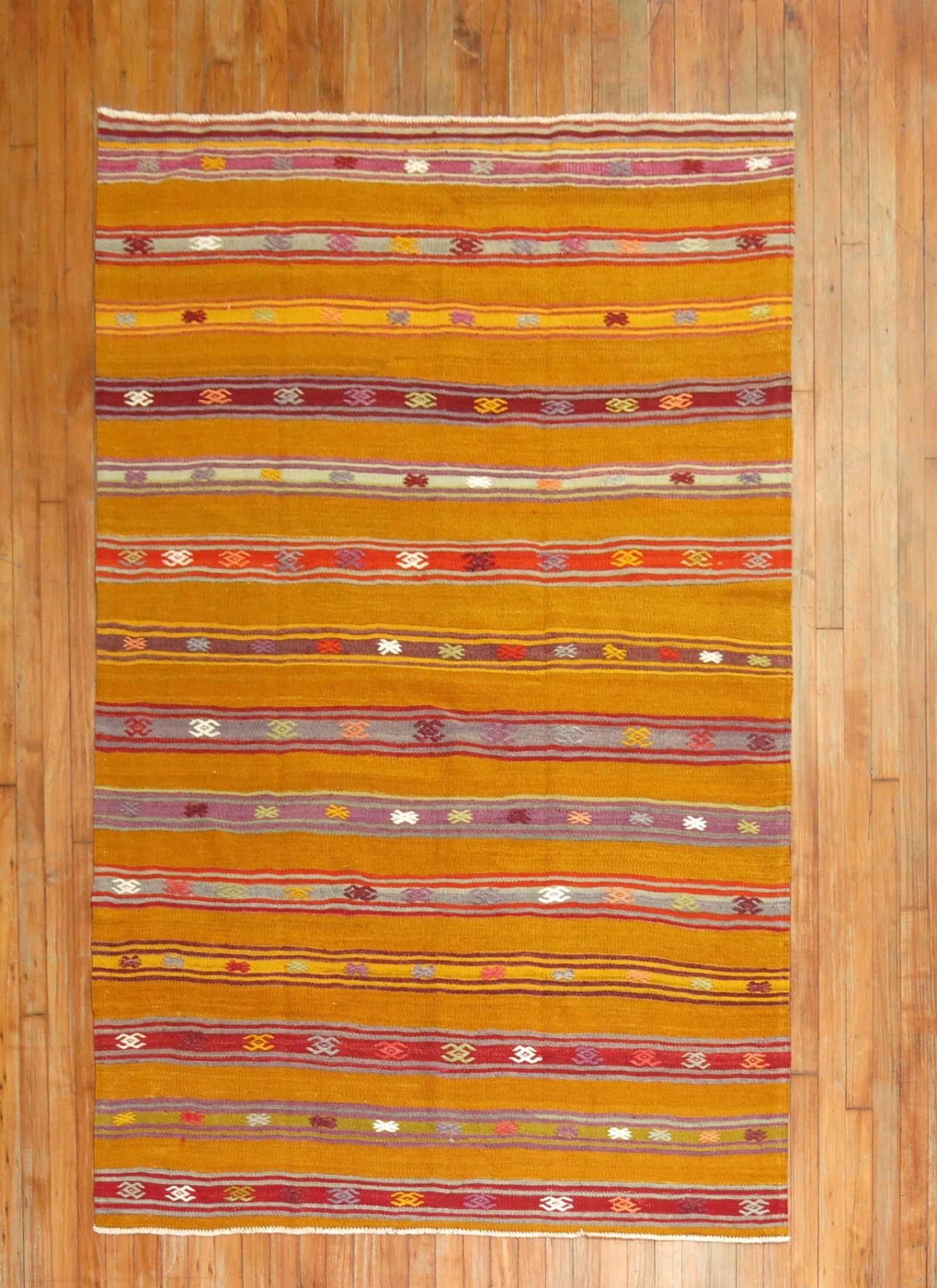 4' 10" x 7' Turkish Kilim Accent Rug 20th Century: 4' 10" x 7' Turkish Kilim Accent Rug 20th Century Vintage Turkish Kilim with a carrot color field, designed as an accent rug. This 20th century piece is offered in pre-owned condition. Specifications 