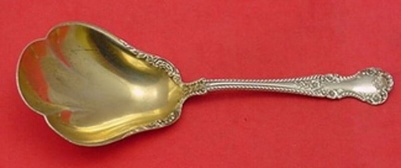Gorham Cambridge Sterling Silver Fluted Berry Serving Spoon 7 7/8 Gold Washed: Gorham Cambridge Sterling Silver Fluted Berry Serving Spoon 7 7/8 Gold Washed A Cambridge by Gorham sterling silver berry spoon with a gold-washed, fluted design. This pre-owned serving spoon is not m