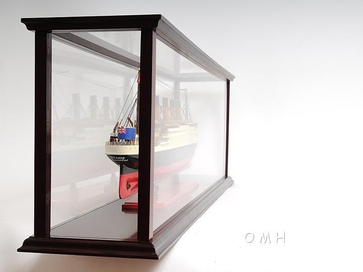 RMS Titanic Model Nautical Display 32in Painted Tacks Wood Base: RMS Titanic Model Nautical Display 32in Painted Tacks Wood Base This meticulously crafted RMS Titanic model is a stunning nautical display piece, perfect for enthusiasts and collectors. Featuring a pa