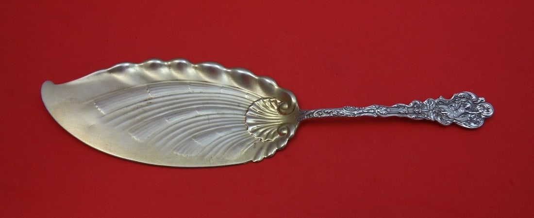 Gorham Versailles Sterling Silver Fish Server Gold Wash 10 5/8": Gorham Versailles Sterling Silver Fish Server Gold Wash 10 5/8" This exquisite fish server showcases the elegant Versailles pattern by Gorham, crafted from sterling silver with a luxurious gold wash f