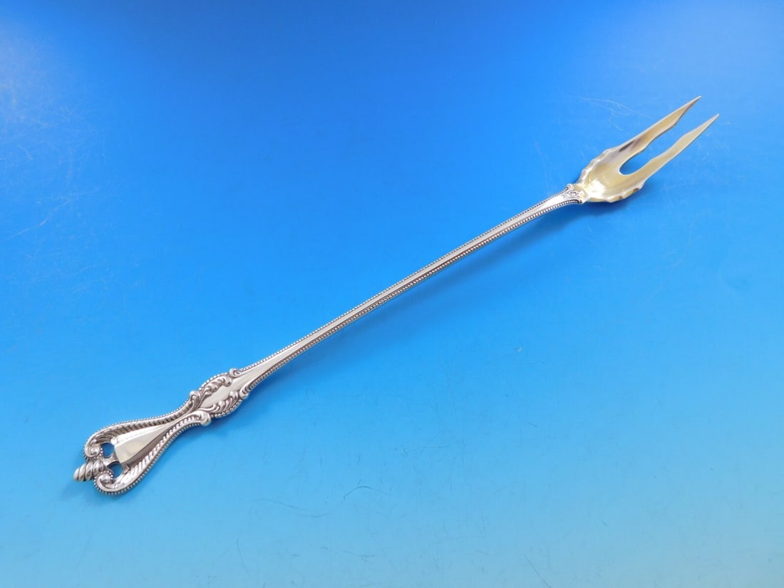 Towle Old Colonial Sterling Silver 2-Tine Olive Fork Gold Washed 8.25": Towle Old Colonial Sterling Silver 2-Tine Olive Fork Gold Washed 8.25" This exquisite 2-tine olive fork from the Old Colonial pattern by Towle is a stunning addition to any table setting. Crafted from