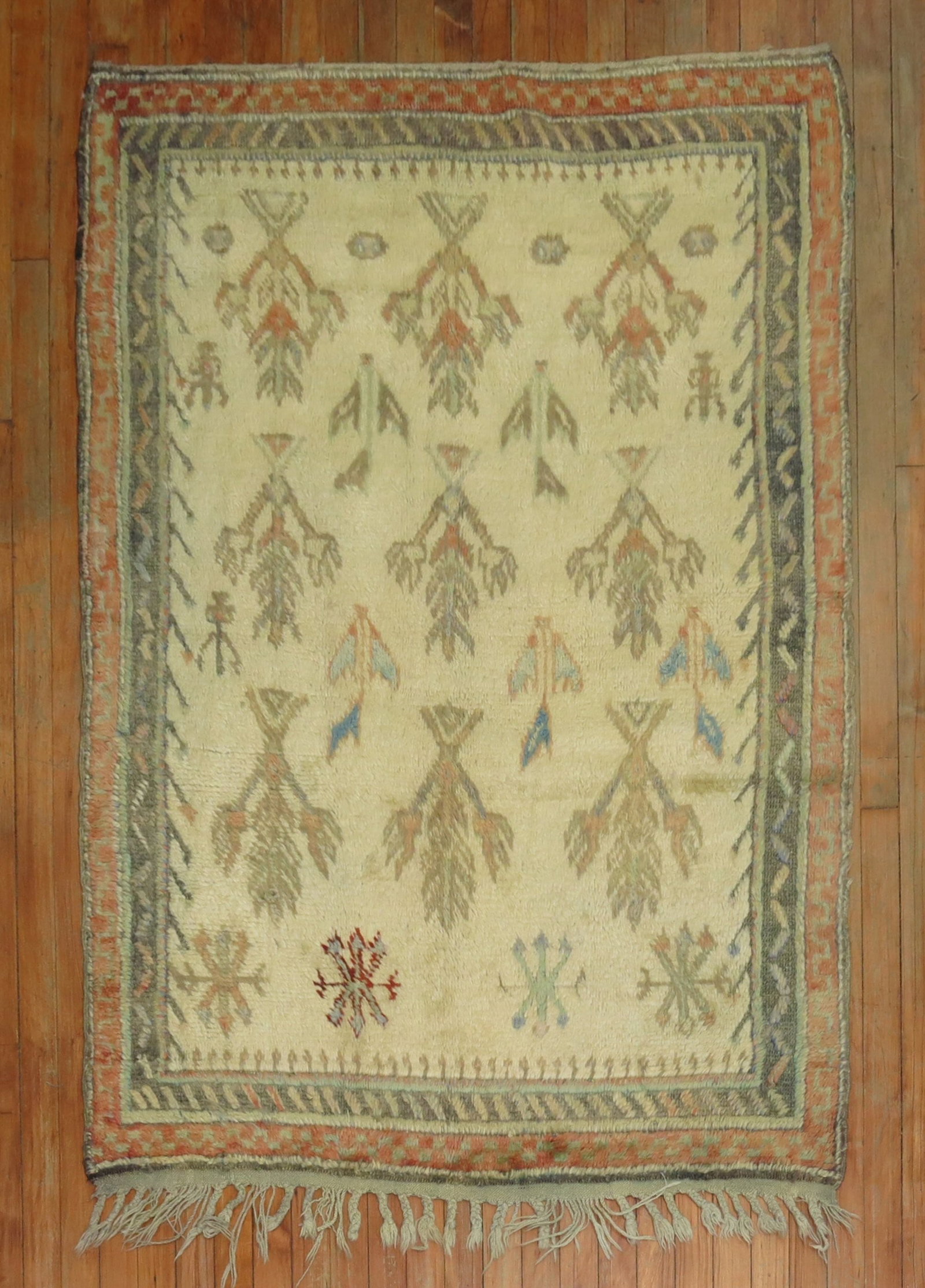 3' 10" x 5' 2" Turkish Tulu Rug Ivory Branch Design: 3' 10" x 5' 2" Turkish Tulu Rug Ivory Branch Design One-of-a-kind vintage Turkish Tulu rug featuring a repetitive branch design on an ivory field, dating to the 1950s. This pre-owned piece is identifi