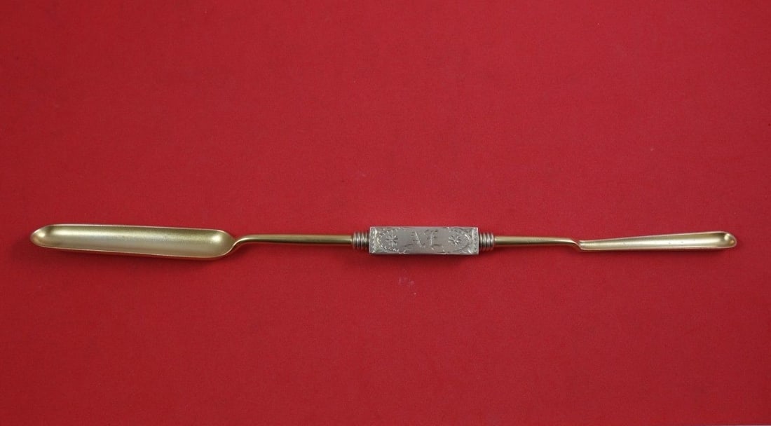 Gorham Hindoo Sterling Silver Marrow Scoop Gold Washed 10 1/4": Gorham Hindoo Sterling Silver Marrow Scoop Gold Washed 10 1/4" This exquisite marrow scoop, crafted by Gorham, features a stunning double-sided design in the Hindoo pattern. Made from high-quality ste