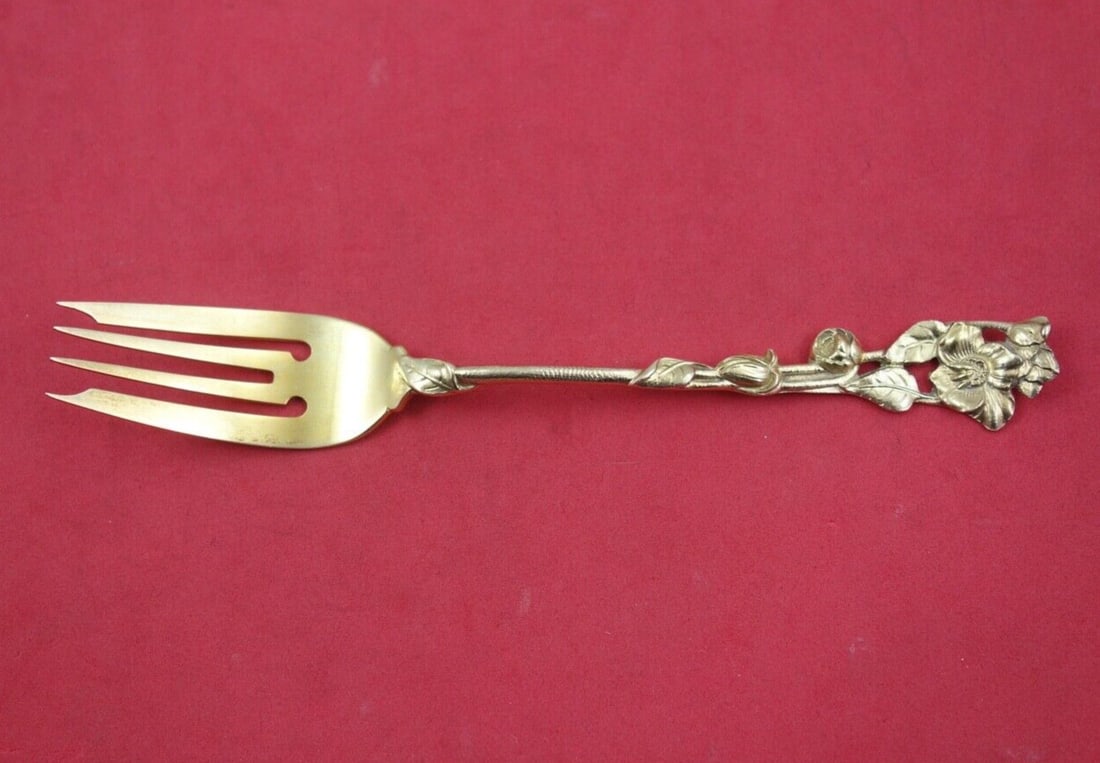 Gorham Floral Series Vermeil Sterling Silver Dessert Fork Narcissus 6": Gorham Floral Series Vermeil Sterling Silver Dessert Fork Narcissus 6" This exquisite dessert fork is part of the Floral Series by Gorham, crafted from high-quality sterling silver. Featuring a charmi