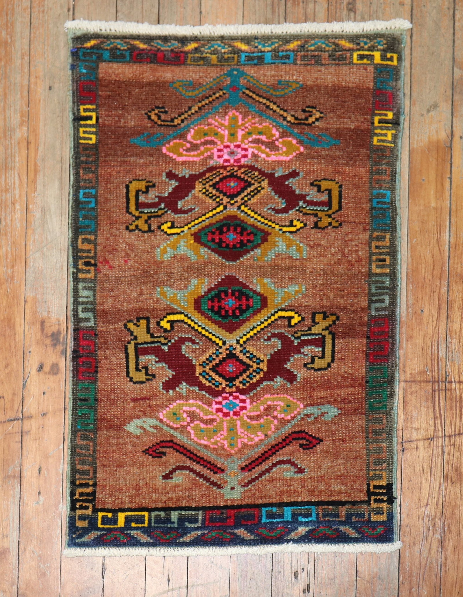 1' 6" x 2' 3" Turkish Anatolian Yastik Rug: 1' 6" x 2' 3" Turkish Anatolian Yastik Rug Vintage Turkish Anatolian mini rug from the 3rd quarter of the 20th century. This pre-owned square yastik features a traditional Anatolian design and compact