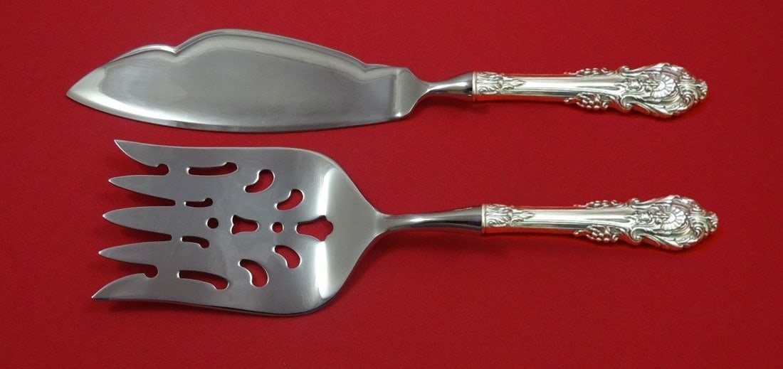 2 Piece Fish Serving Set Wallace Sir Christopher Sterling Silver HHWS: 2 Piece Fish Serving Set Wallace Sir Christopher Sterling Silver HHWS A pre-owned Sir Christopher by Wallace fish serving set in sterling silver, made in the United States. This custom made hollow han