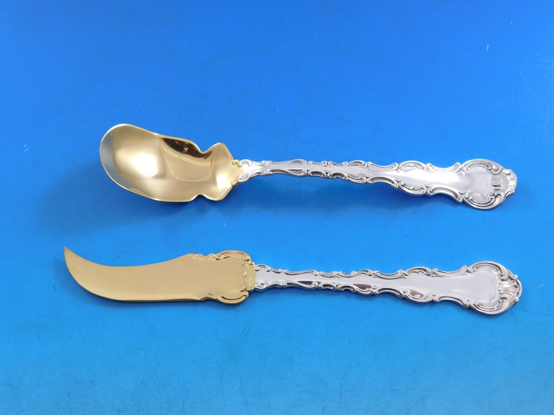 2pc Gorham Strasbourg Sterling Silver Caviar Set Knife and Horseradish Scoop: 2pc Gorham Strasbourg Sterling Silver Caviar Set Knife and Horseradish Scoop A custom-made 2-piece caviar serving set in the Strasbourg pattern by Gorham, crafted in sterling silver. The set includes 