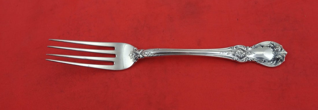 Towle Old Master Sterling Silver Flatware Dinner Fork 7 3/4": Towle Old Master Sterling Silver Flatware Dinner Fork 7 3/4" Sterling silver dinner fork in the Old Master pattern by Towle. This pre-owned flatware piece is not monogrammed and is in excellent condit
