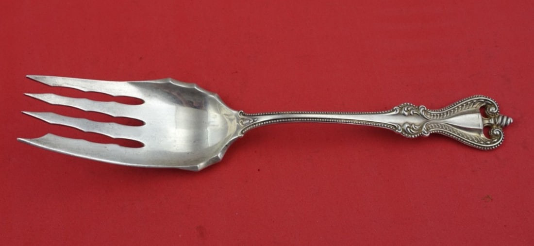 Towle Old Colonial Sterling Silver Salad Serving Fork 9 1/8 Inch: Towle Old Colonial Sterling Silver Salad Serving Fork 9 1/8 Inch Experience timeless elegance with this Old Colonial Salad Serving Fork by Towle. Crafted from sterling silver, this exquisite piece sho