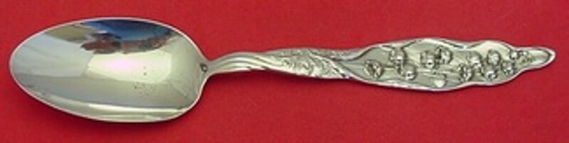Whiting Sterling Silver Soup Spoon Lily of the Valley 6 7/8 Antique: Whiting Sterling Silver Soup Spoon Lily of the Valley 6 7/8 Antique This exquisite soup spoon from the renowned Whiting company showcases the charming "Lily of the Valley" pattern, which was patented 