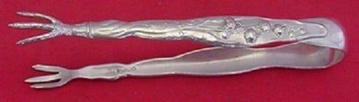 Whiting Sterling Silver Sugar Tong Lily of the Valley 4.5 inches: Whiting Sterling Silver Sugar Tong Lily of the Valley 4.5 inches This exquisite sugar tong features the elegant Lily of the Valley pattern by Whiting. Crafted from high-quality sterling silver, this s