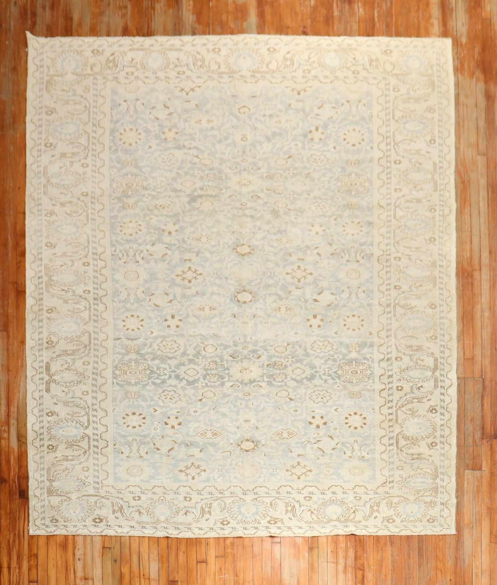 8' 10" x 11' 6" Persian Malayer Room Size Carpet c 1930: 8' 10" x 11' 6" Persian Malayer Room Size Carpet c 1930 Pre-owned Persian Malayer carpet in a pale blue room-size format, dating to circa 1930. This rug is identified as a Malayer and features a tradi