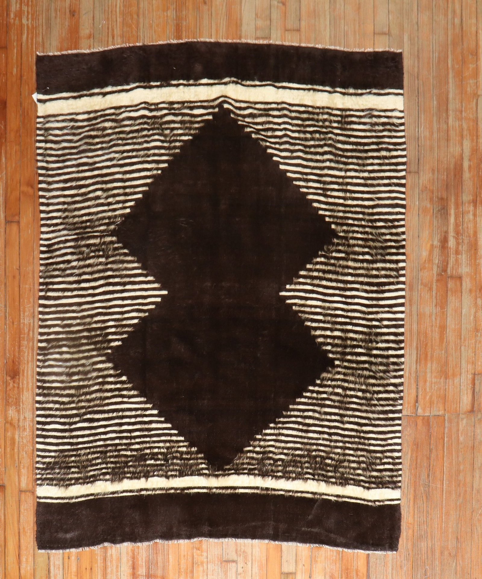 4' 8" x 6' Turkish mohair accent rug mid 20th century: 4' 8" x 6' Turkish mohair accent rug mid 20th century Vintage Turkish mohair accent rug from the mid 20th century. This pre-owned textile features a geometric design with a central diamond motif, cons
