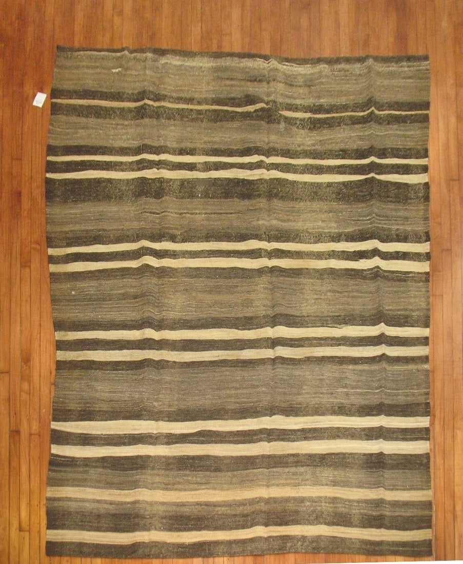 7' 2" x 10' Turkish Striped Kilim Rug Mid 20th Century: 7' 2" x 10' Turkish Striped Kilim Rug Mid 20th Century Mid 20th century Turkish kilim with a striped design. This pre-owned rug offers a classic vintage look consistent with traditional kilim weaving.