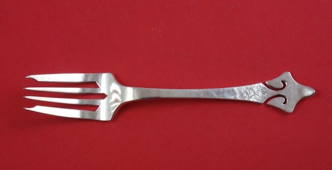 Shreve & Co Fourteenth Century Sterling Silver Salad Fork Mono K 6.5": Shreve & Co Fourteenth Century Sterling Silver Salad Fork Mono K 6.5" This exquisite salad fork is part of the Fourteenth Century pattern by Shreve & Co., showcasing a classic design that reflects ele