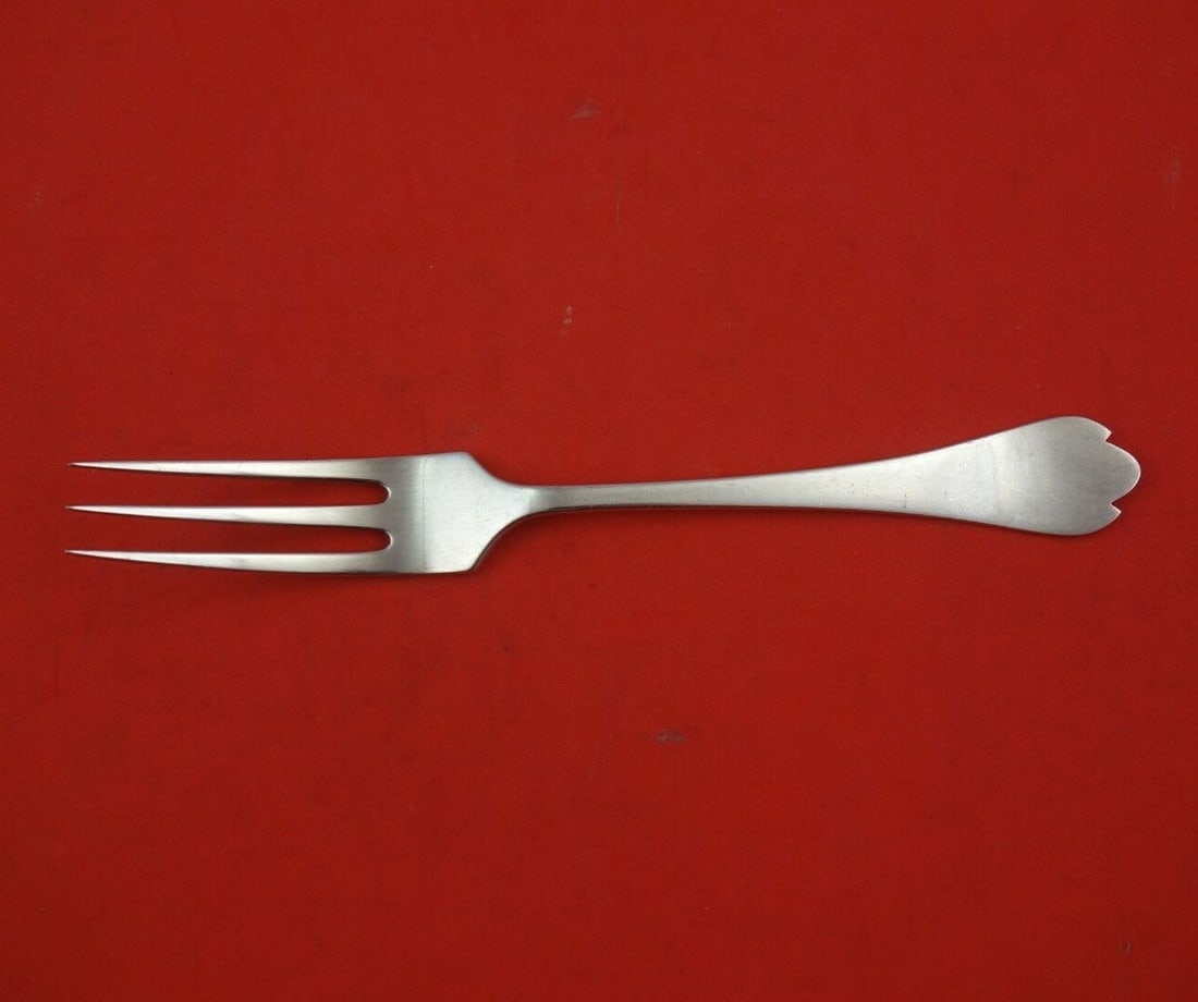 Worcester Foxhead Sterling Silver 3-Tine Dinner Fork 7 5/8": Worcester Foxhead Sterling Silver 3-Tine Dinner Fork 7 5/8" This exquisite 3-tine dinner fork features the elegant Foxhead pattern by Worcester, crafted from high-quality sterling silver. Measuring 7 