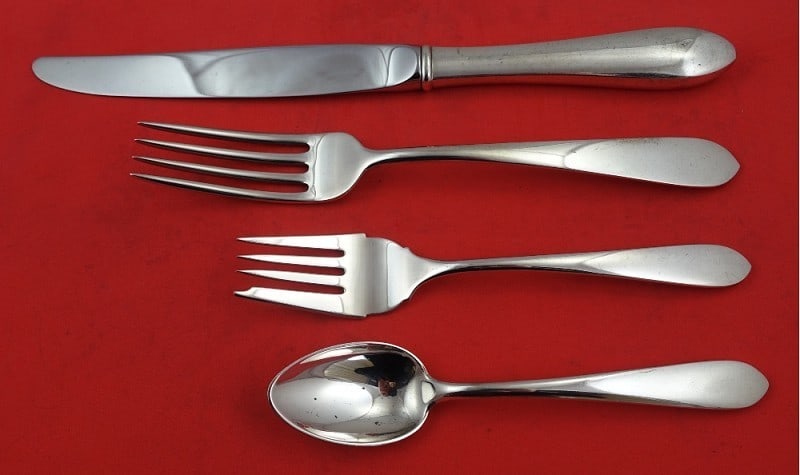 Kirk-Stieff Wadefield Sterling Silver 4pc Dinner Flatware Setting: Kirk-Stieff Wadefield Sterling Silver 4pc Dinner Flatware Setting Elevate your dining experience with this exquisite Wadefield 4-piece flatware set by Kirk-Stieff, crafted from high-quality sterling s