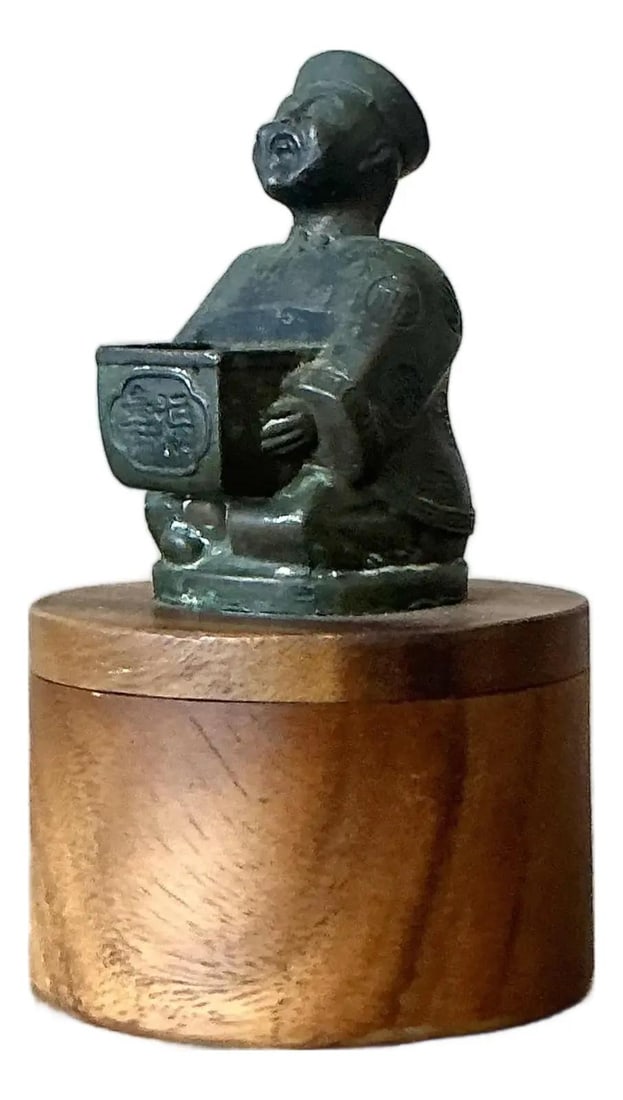 Asian Scholar Cast Metal and Wood Sliding Trinket Box with Good Fortune Character: Asian Scholar Cast Metal and Wood Sliding Trinket Box with Good Fortune Character This vintage sliding trinket box features a cast metal sculpture of a seated Asian figure holding a chest adorned with