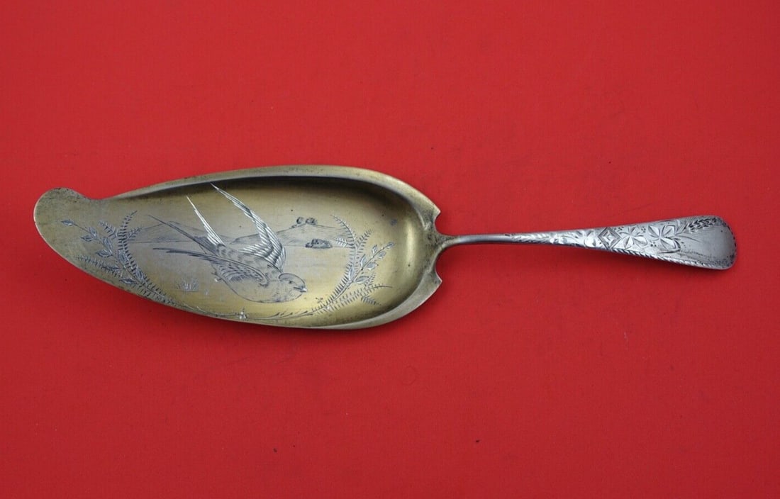 Gorham Antique Engraved #8 Sterling Silver Fish Server 11 5/8": Gorham Antique Engraved #8 Sterling Silver Fish Server 11 5/8" This exquisite fish server from Gorham features the Antique Engraved #8 pattern, showcasing stunning brite-cut details and a gold-washed 