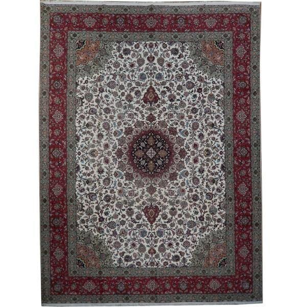 Luxurious 9.10 x 13 Persian Tabriz Wool Silk Rug: Luxurious 9.10 x 13 Persian Tabriz Wool Silk Rug Free continental US Shipping Enhance your living space with this exquisite High End Wool & Silk Persian Tabriz Rug, measuring 9.10 x 13 feet. This luxu