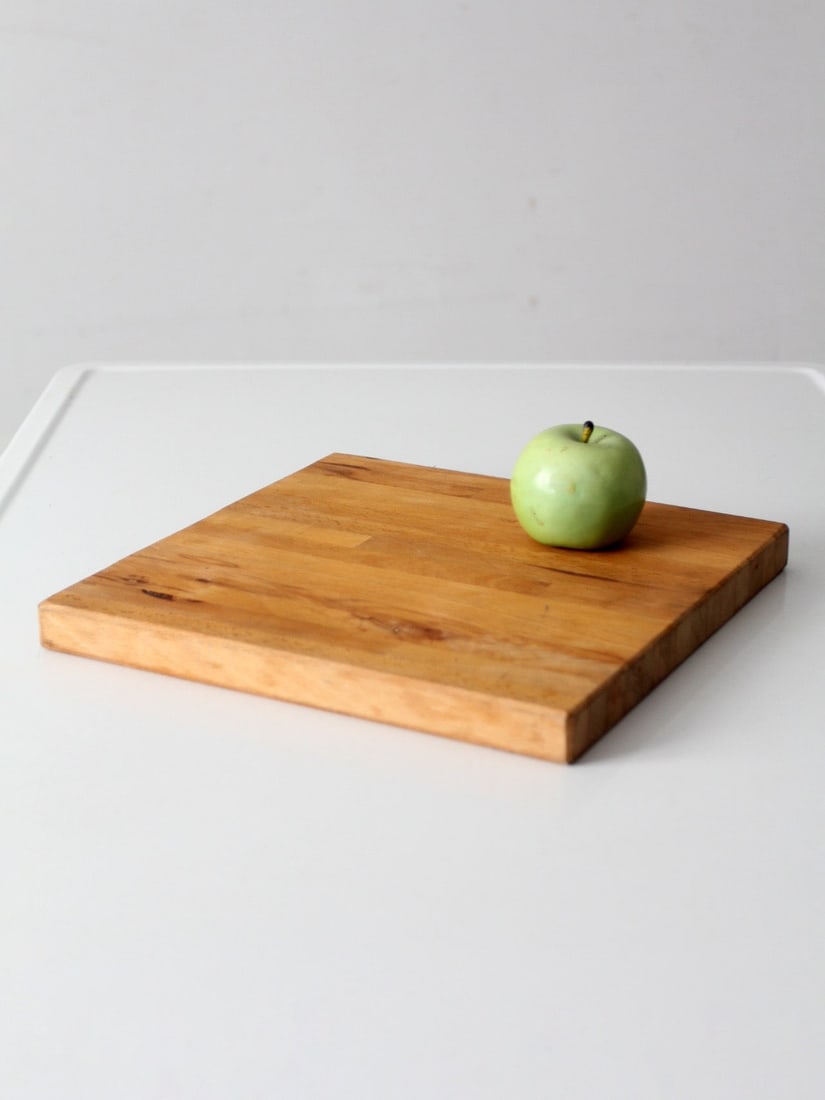 Handmade Vintage Square Wood Cutting Board 12 inch: Handmade Vintage Square Wood Cutting Board 12 inch This vintage handmade wood cutting board features a clean square shape and a warm, honey-toned grain. The surface displays natural variation in tone 