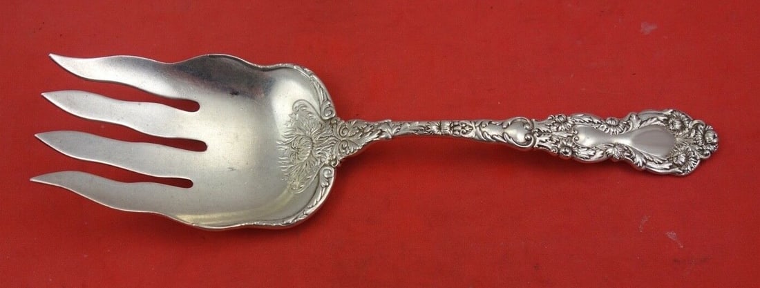 Gorham Imperial Chrysanthemum Sterling Fish Serving Fork 7 3/4: Gorham Imperial Chrysanthemum Sterling Fish Serving Fork 7 3/4 Sterling silver fish serving fork in the Imperial Chrysanthemum pattern by Gorham. Made in the United States, this pre-owned piece dates 