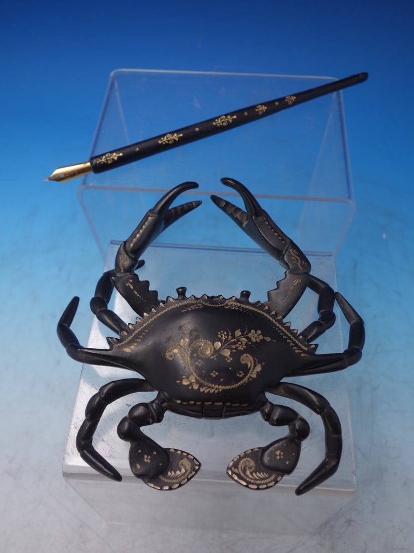 Vintage 3pc Cast Metal Crab Inkwell Set Black Gold Embossed: Vintage 3pc Cast Metal Crab Inkwell Set Black Gold Embossed This remarkable three-piece inkwell set is crafted from cast metal, featuring an intricate crab shape. The set is painted black and adorned 