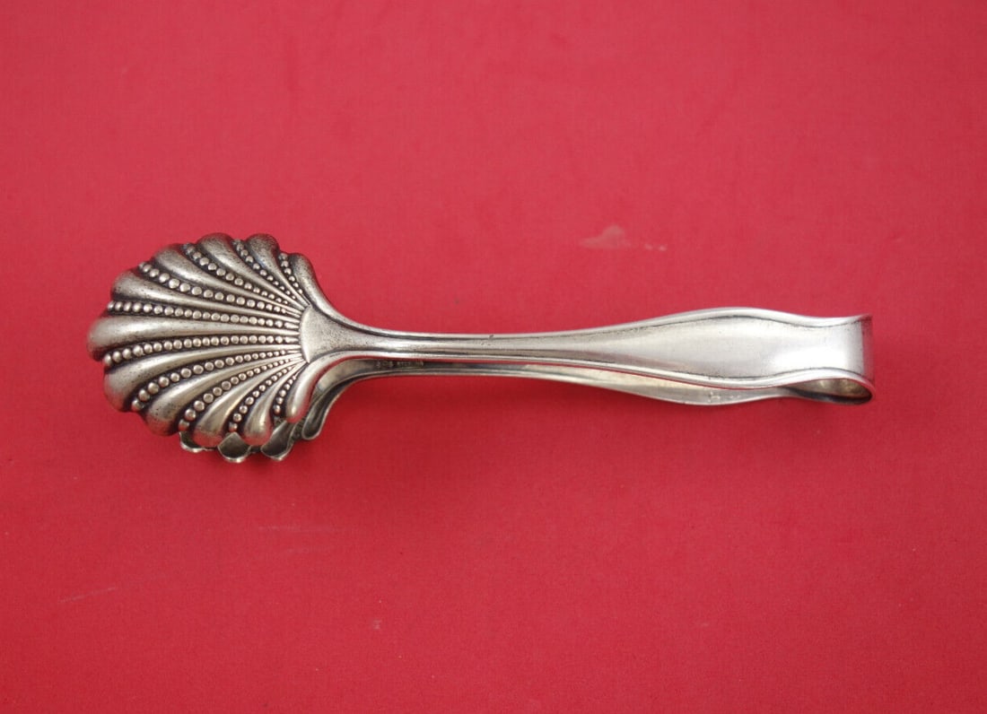 Frank Whiting Colonial Antique Sterling Silver Ice Tong 6 3/8 Inch Beaded Shell: Frank Whiting Colonial Antique Sterling Silver Ice Tong 6 3/8 Inch Beaded Shell This exquisite ice tong, crafted by Frank Whiting, features the elegant Colonial Antique pattern. Made from high-quality