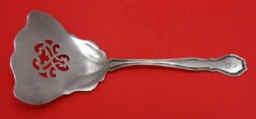 Wallace Nile Sterling Silver 7 1/2 Tomato Server: Wallace Nile Sterling Silver 7 1/2 Tomato Server Sterling silver tomato server in the Nile pattern by Wallace. This pre-owned serving piece is not monogrammed and is in excellent condition. Specificat