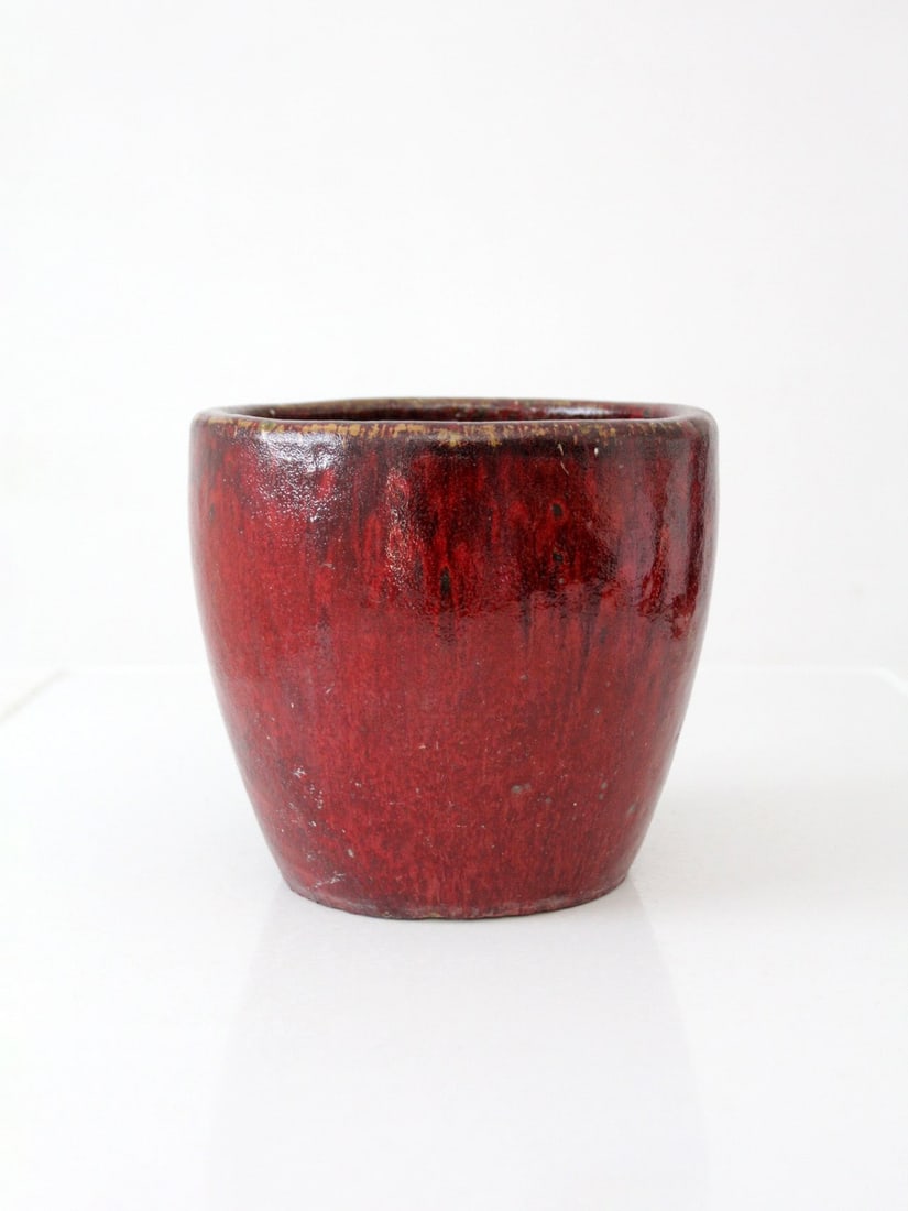 Oxblood Glazed Studio Pottery Planter 8.75 inch Wide: Oxblood Glazed Studio Pottery Planter 8.75 inch Wide This vintage studio pottery planter features a deep oxblood glaze with red tones that transition to near black along the rim. The rounded form and 