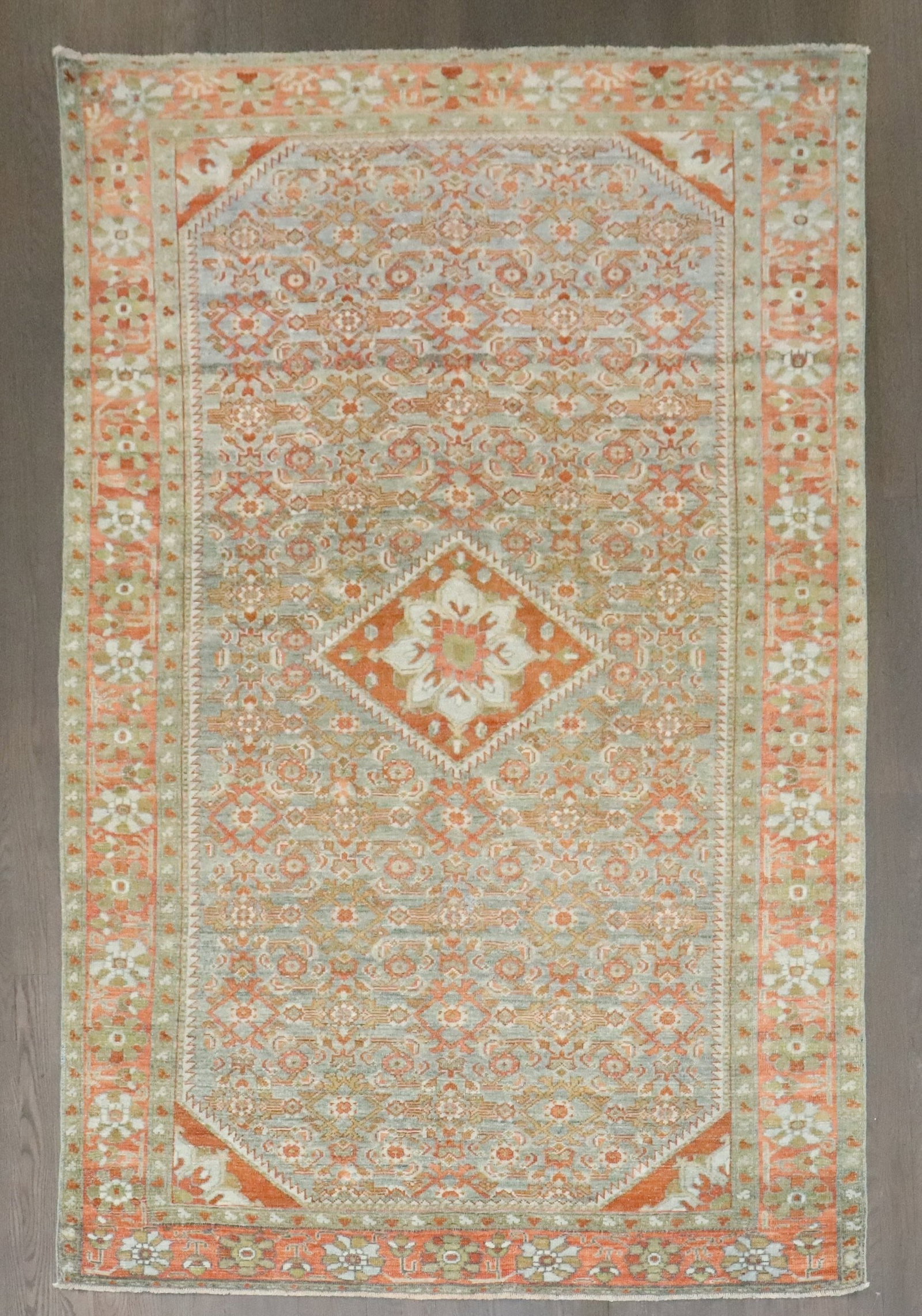 4' 6" x 6' 10" Persian Malayer accent rug medallion pattern: 4' 6" x 6' 10" Persian Malayer accent rug medallion pattern Early 20th century Persian Malayer accent rug with a small medallion pattern. This pre-owned carpet is presented in an accent size and refle
