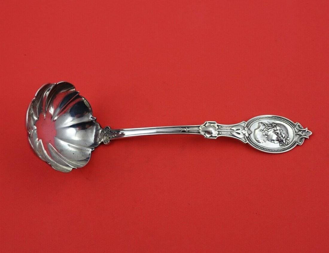 Hotchkiss & Schreuder Medallion Sterling Silver Gravy Ladle 7 inch Fluted Bowl: Hotchkiss & Schreuder Medallion Sterling Silver Gravy Ladle 7 inch Fluted Bowl This exquisite gravy ladle features a fluted bowl and is crafted from sterling silver, showcasing the elegant Medallion p