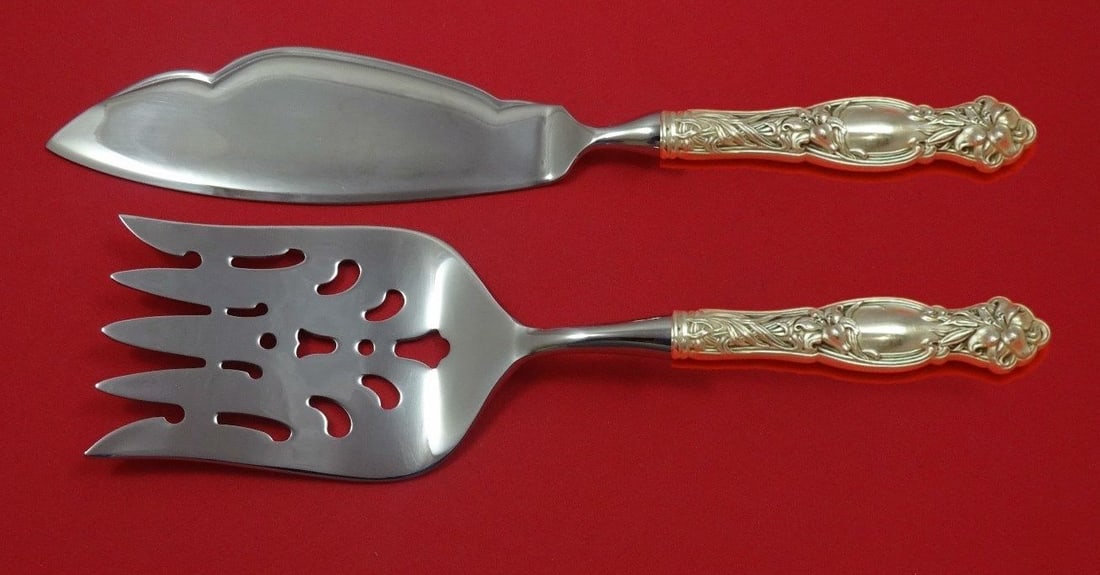 2 Piece Fish Serving Set International Frontenac Sterling Silver HHWS: 2 Piece Fish Serving Set International Frontenac Sterling Silver HHWS This Frontenac by International fish serving set is a 2-piece serving piece set made with sterling silver hollow handles and stain